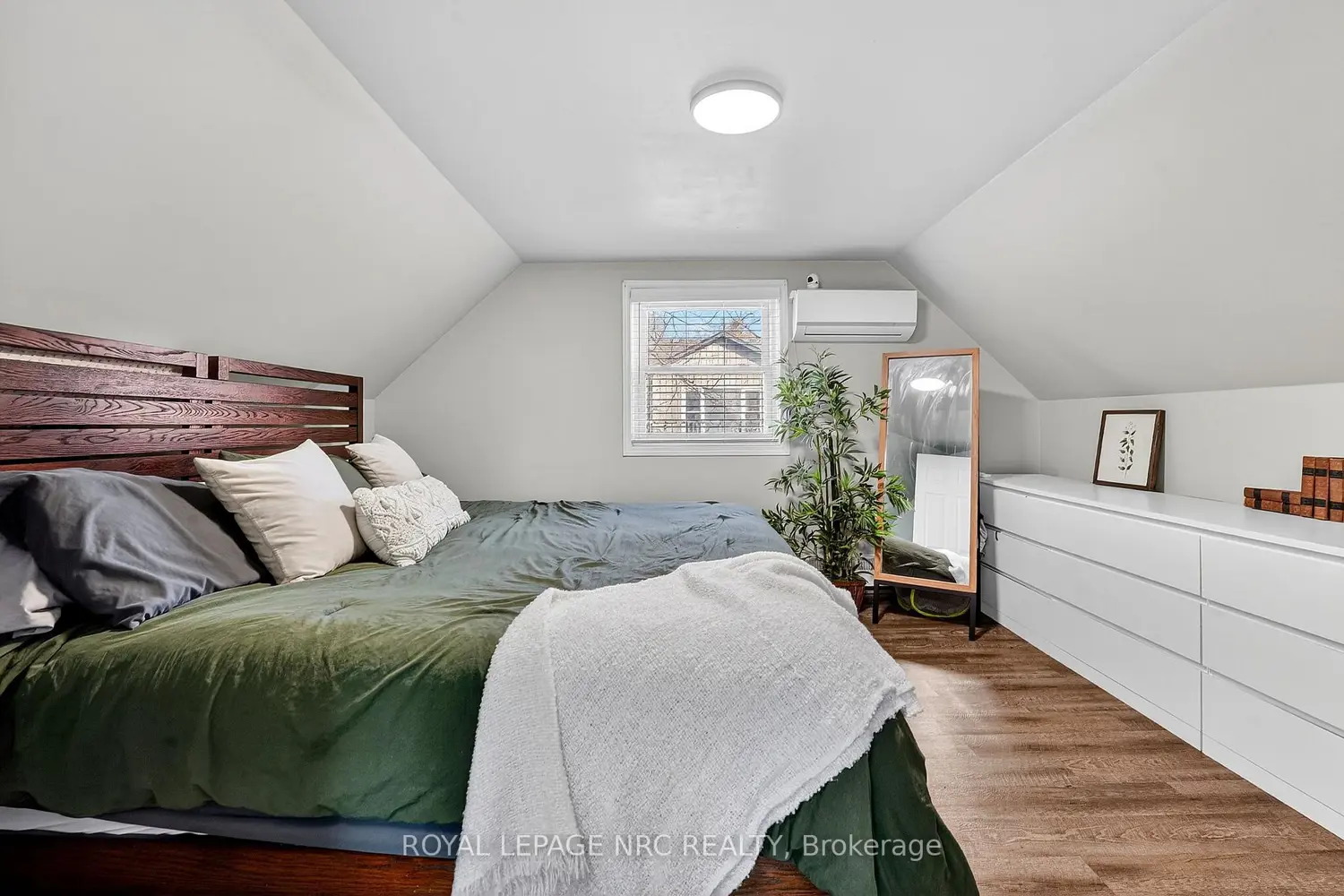 Additional image 6 of 3767 Summit Avenue