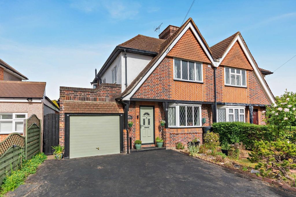 3 bed semi-detached house for saleBrownrigg Road, Ashford TW15