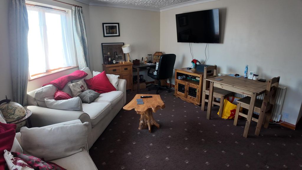 Additional image 3 of 1 bed flat for saleUnion Street, Newport PO30