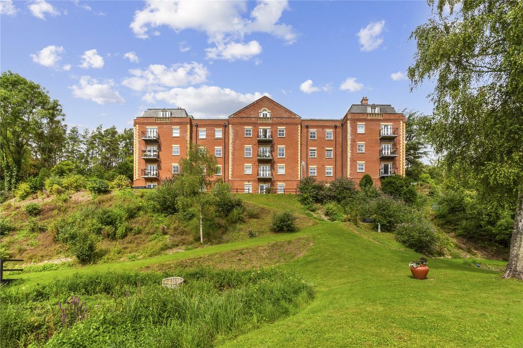 2 bed flat for saleShawford Road, Shawford, Winchester, Hampshire SO21