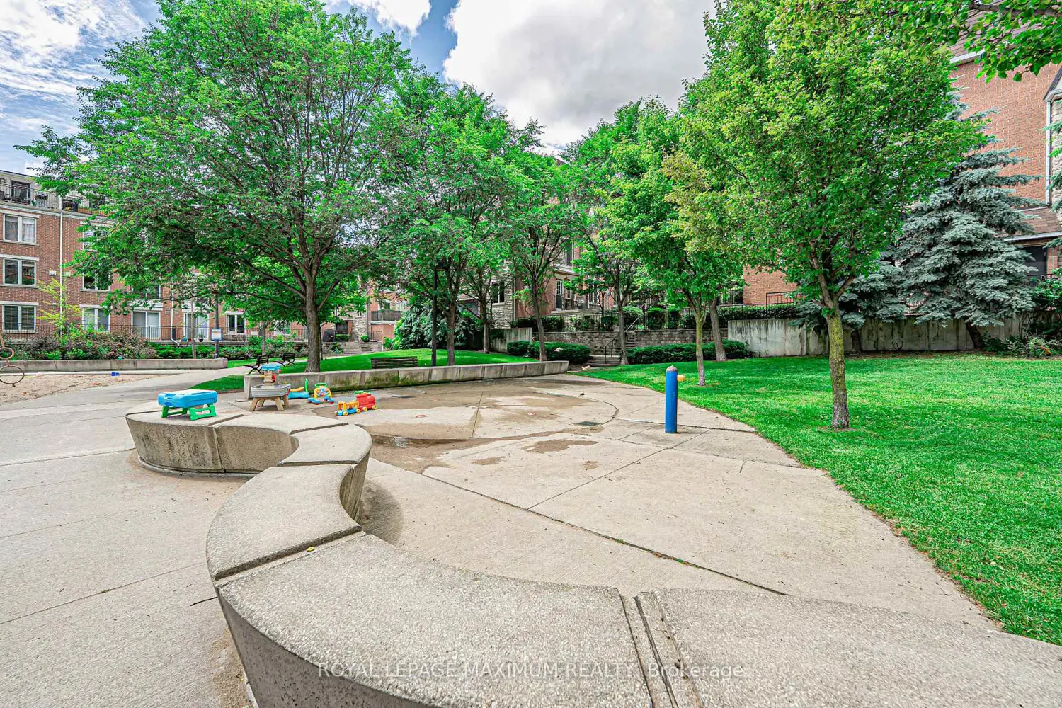 Additional image 19 of 38 Joe Shuster Way 617