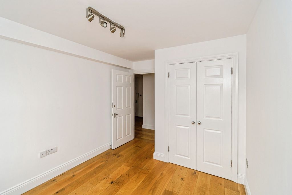 Additional image 12 of 2 bed flat for saleHill Lane, Southampton, Hampshire SO15