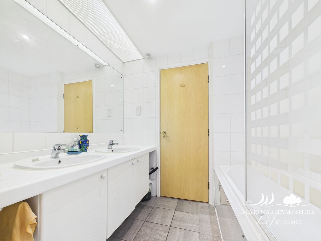 Additional image 9 of 2 bed flat for saleOyster Quay, Port Solent PO6