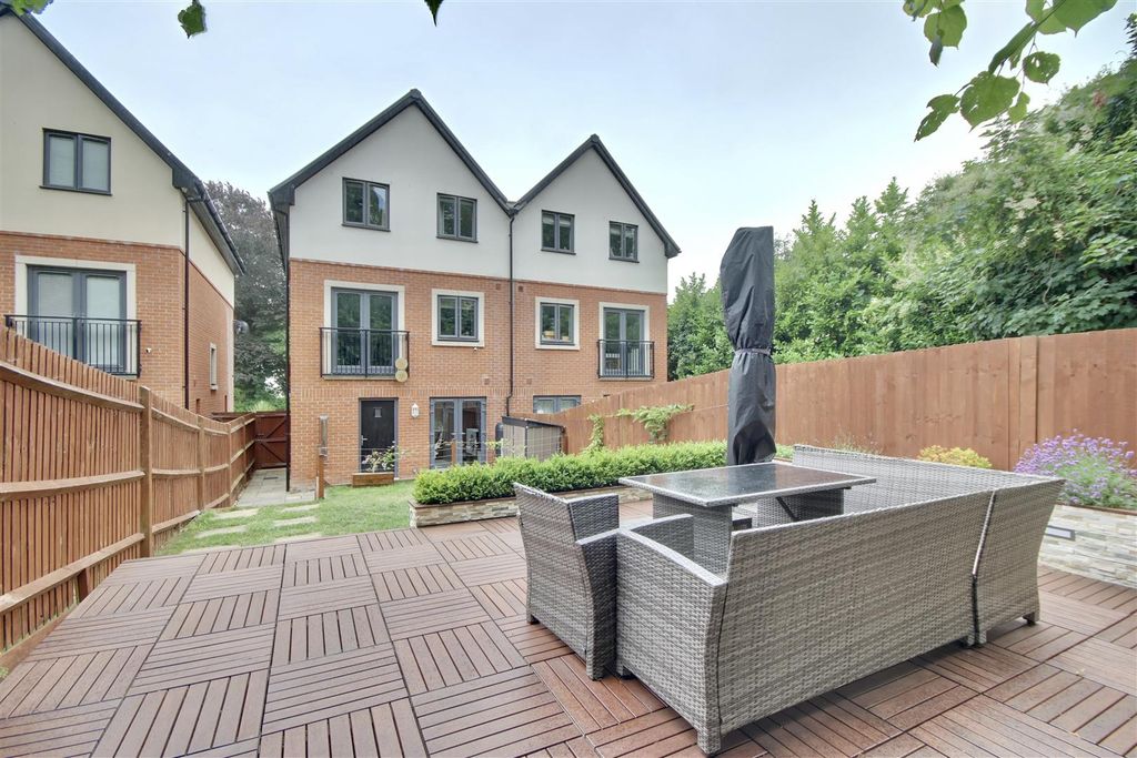 Additional image 7 of 3 bed town house for saleNautilus Drive, Portsmouth PO6