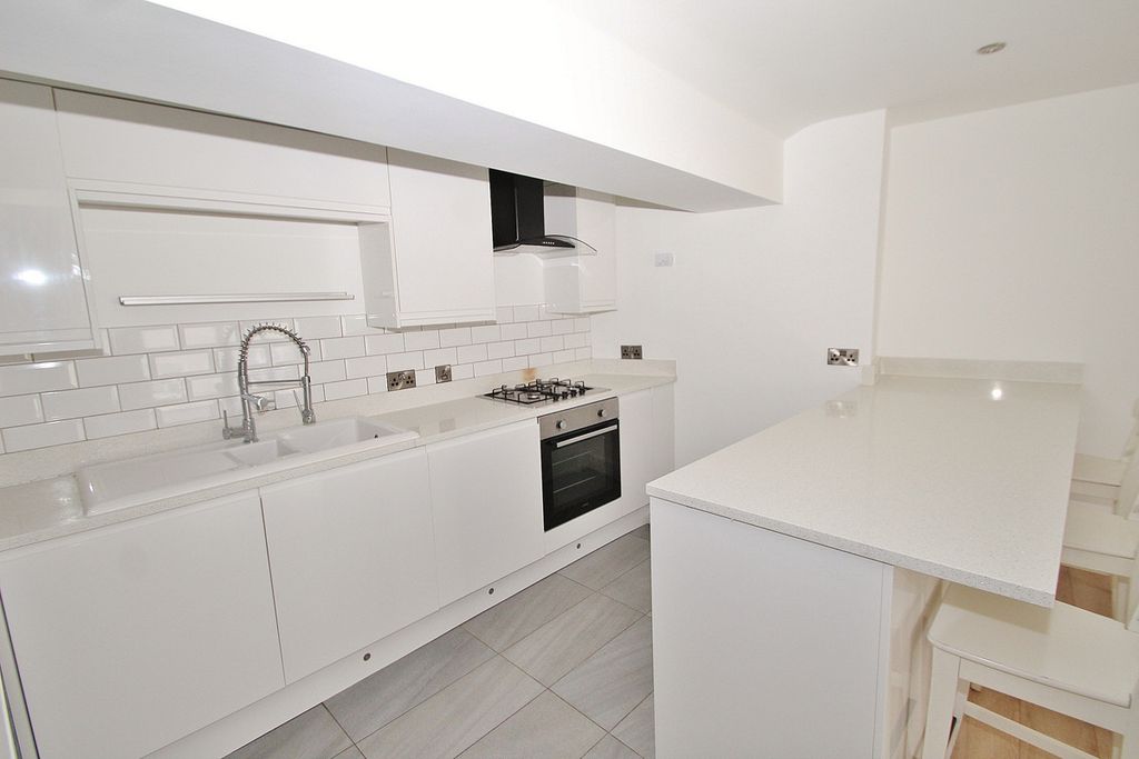 Additional image 4 of 2 bed flat for saleJones Mews, Witney OX28