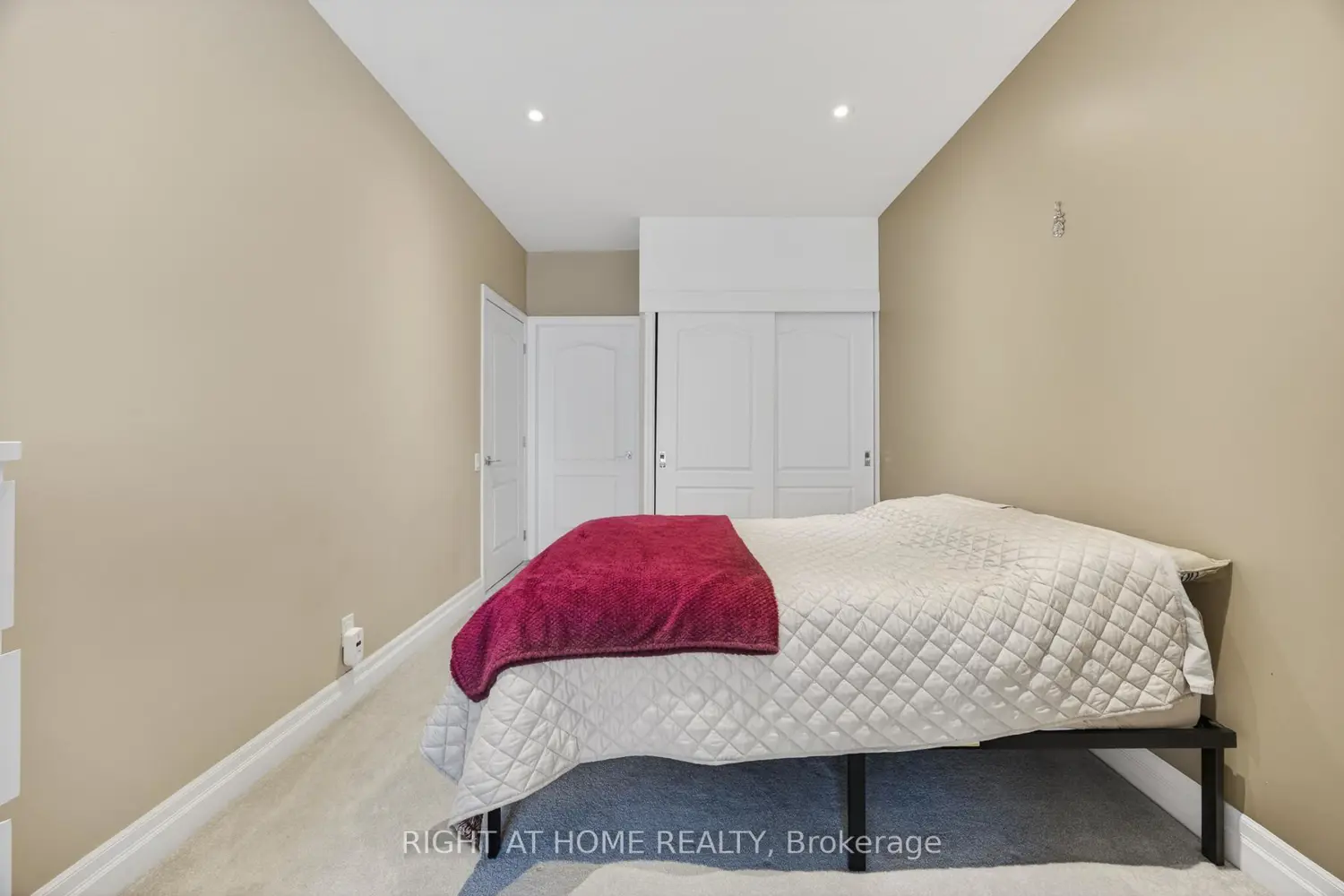 Additional image 13 of 44 Bond Street 518