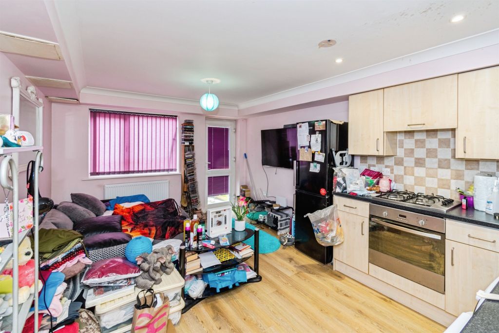 1 bed flat for saleDean Road, Southampton SO18 photo 2