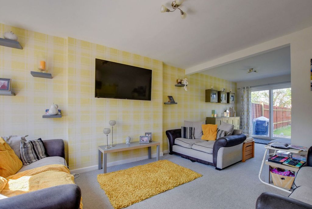 4 bed semi-detached house for saleHill Way, Oadby, Leicester LE2 photo 2