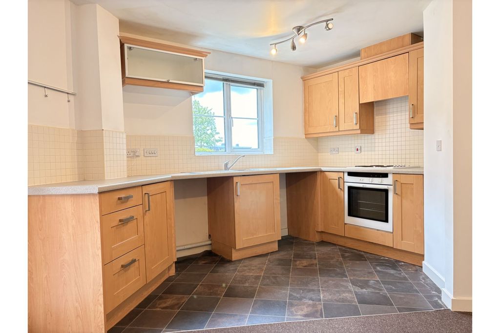 2 bed flat for saleSpinney Close, Leicester LE3 photo 2