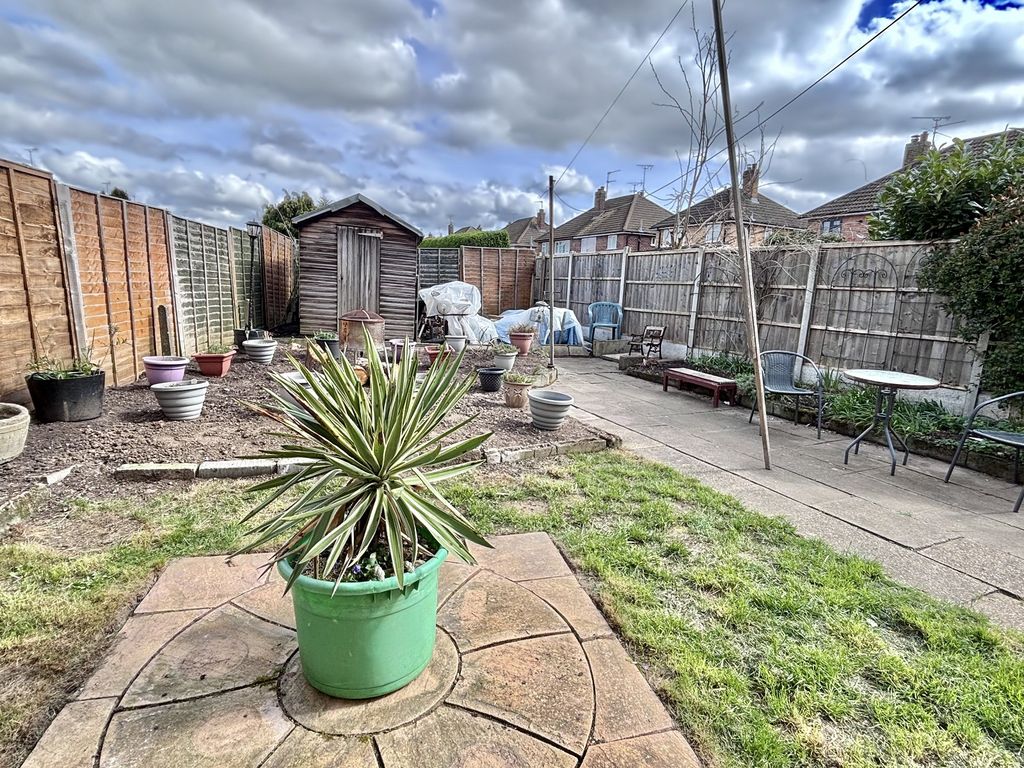 4 bed semi-detached house for saleLutterworth Road, Blaby, Leicester, Leicestershire. LE8 photo 2