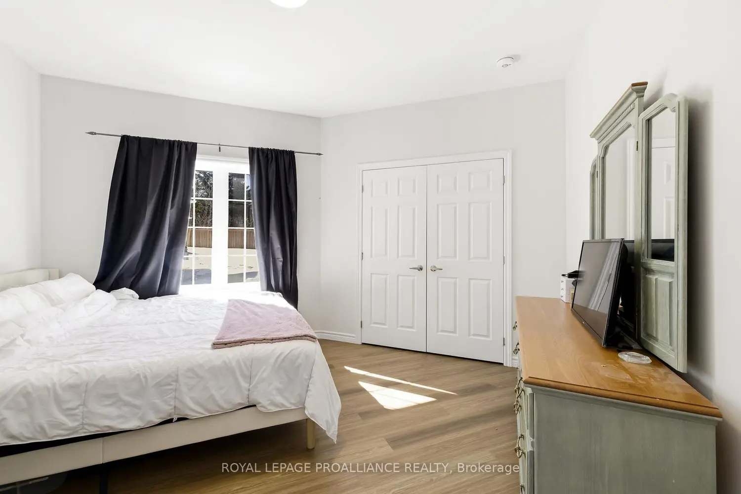 Additional image 16 of 300 Croft Street 202