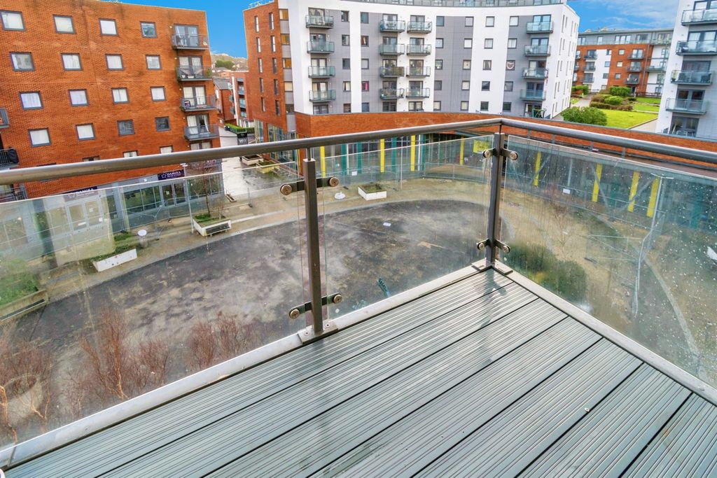 Additional image 9 of 2 bed flat for saleCentenary Plaza, Southampton SO19