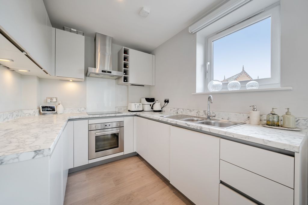 Additional image 3 of 2 bed flat for saleWhyteleafe Hill, Whyteleafe CR3