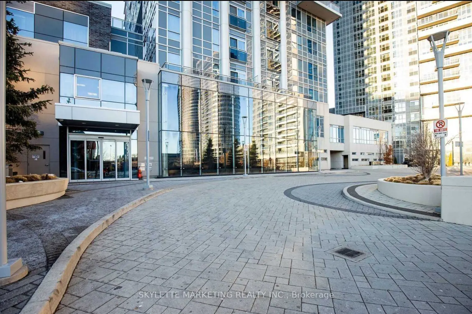 Additional image 16 of 275 Village Green Square 3017