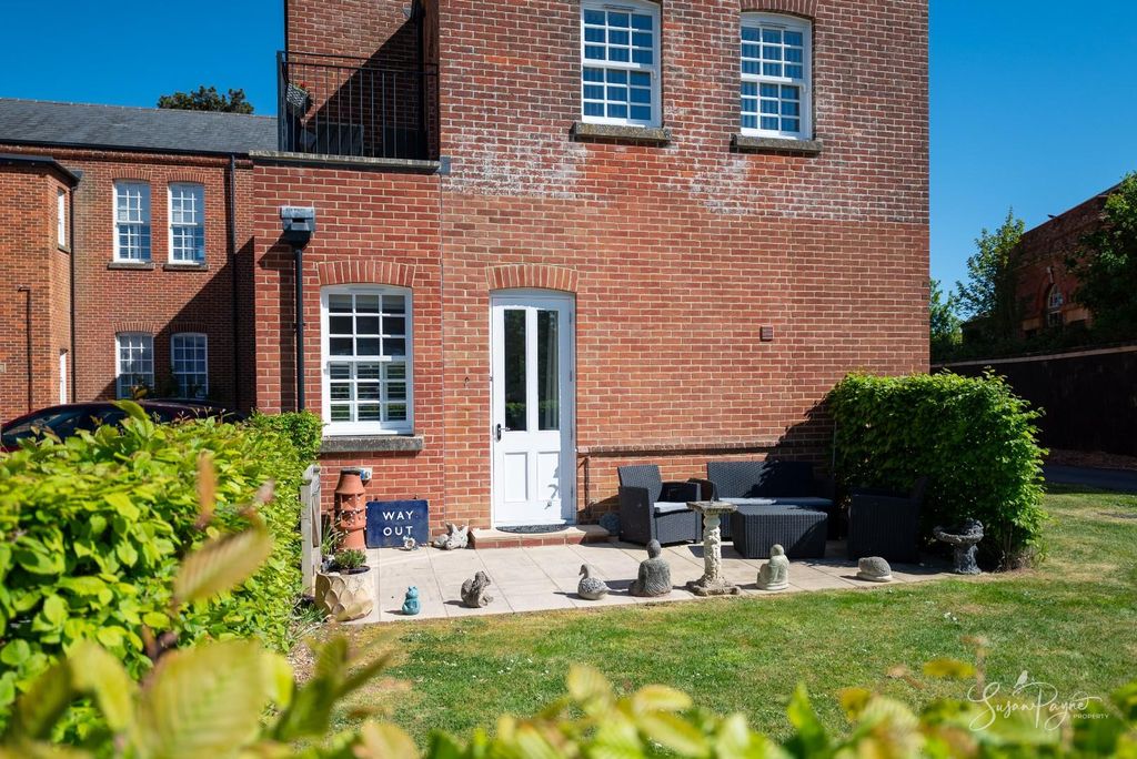 2 bed flat for saleBronte View, Whitecroft Park, Gatcombe PO30 photo 4