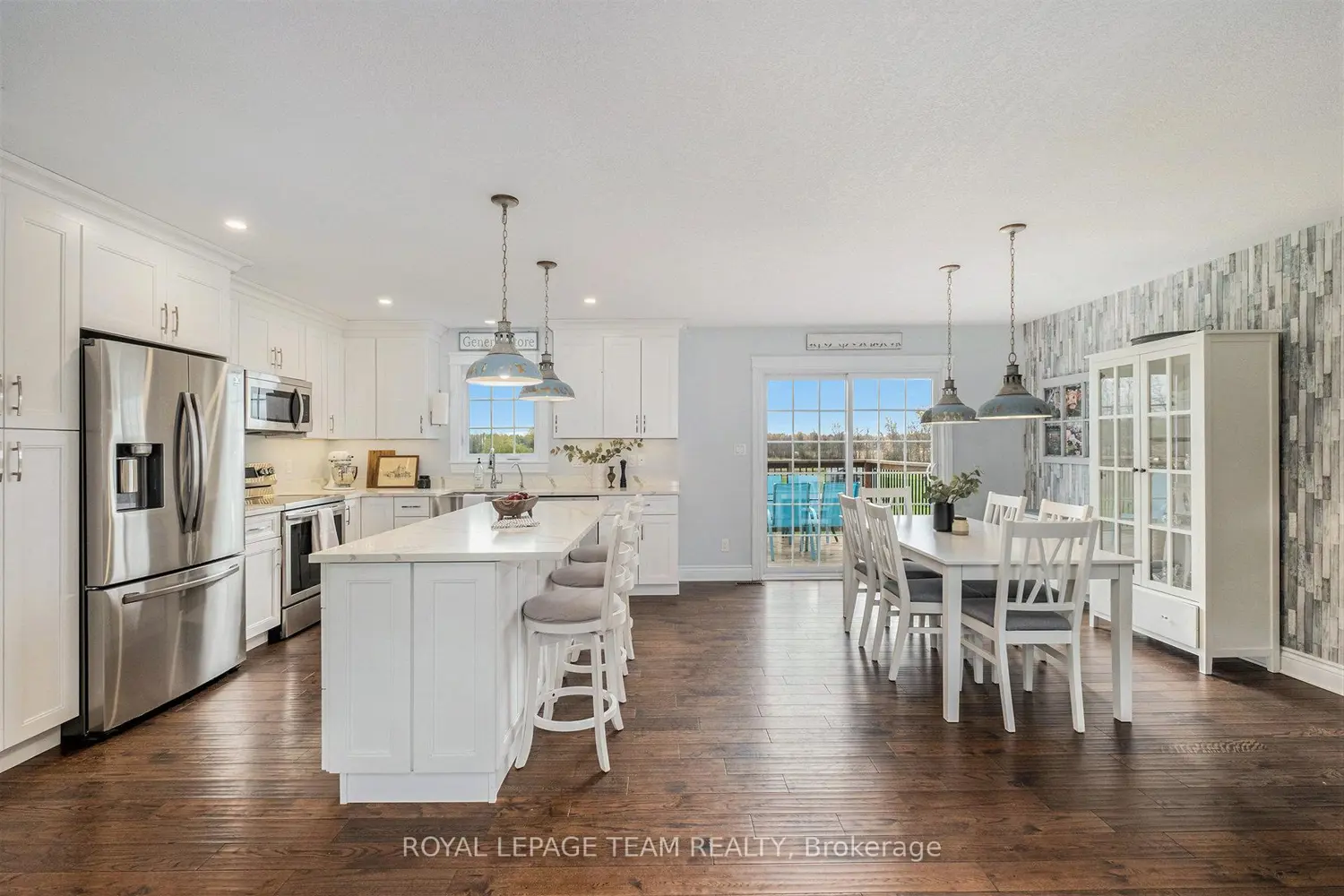 1503 Hyndman Road photo 2