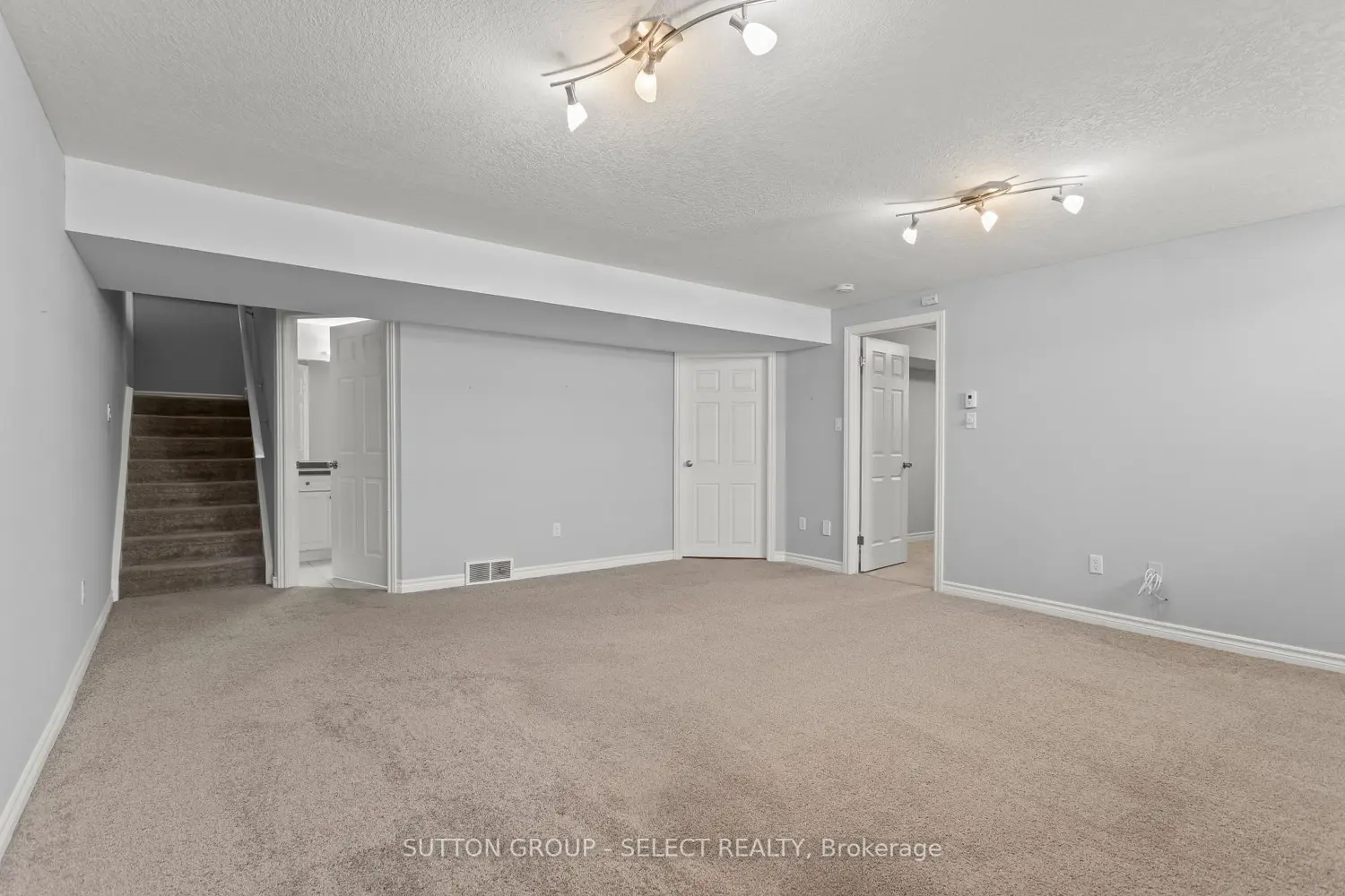Additional image 15 of 2094 Denview Avenue