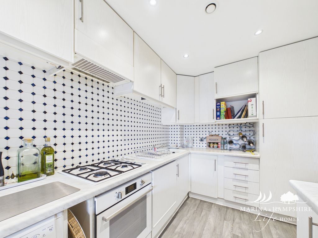 Additional image 13 of 2 bed flat for saleOyster Quay, Port Solent PO6