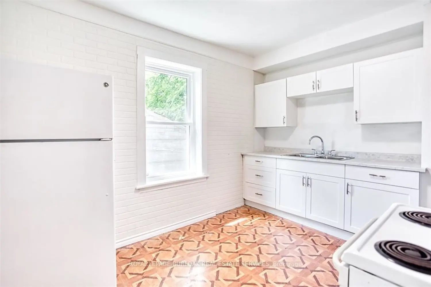 Additional image 8 of 2712 Upper James Street
