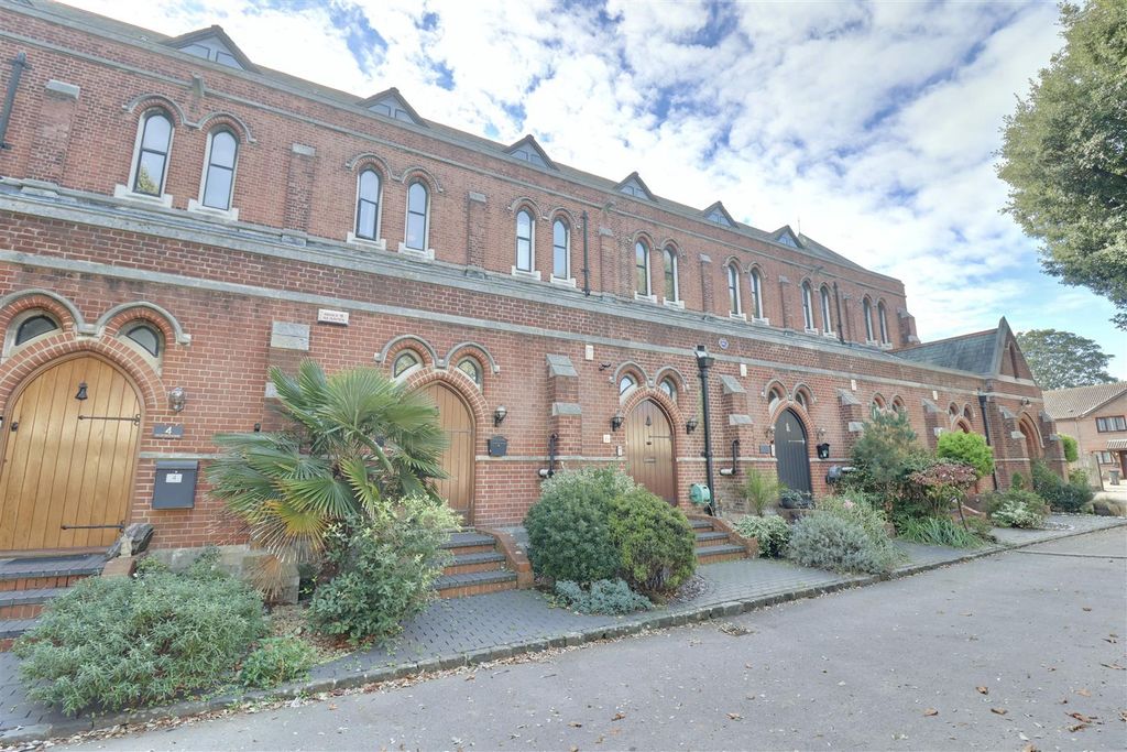 Additional image 5 of 3 bed town house for saleHenderson Road, Southsea PO4