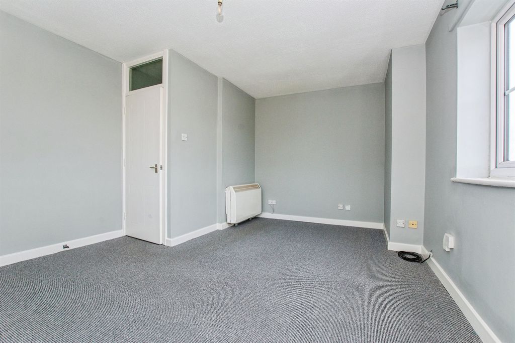 2 bed flat for saleMill Close, Wisbech PE13 photo 5