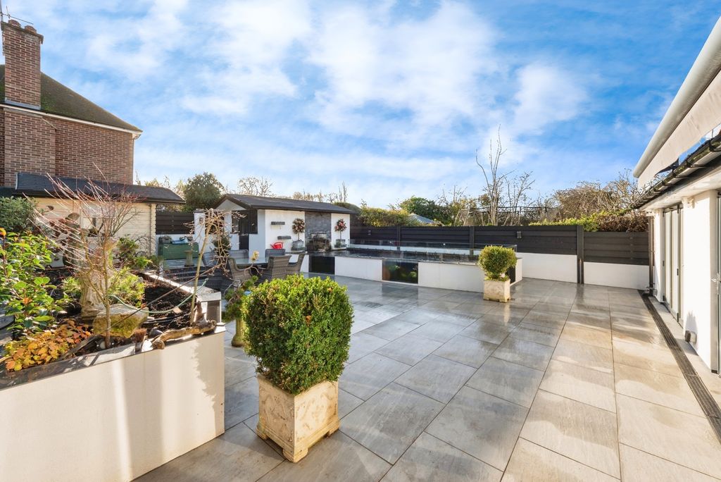 Additional image 3 of 4 bed bungalow for saleGrafton Road, Worcester Park, Surrey KT4