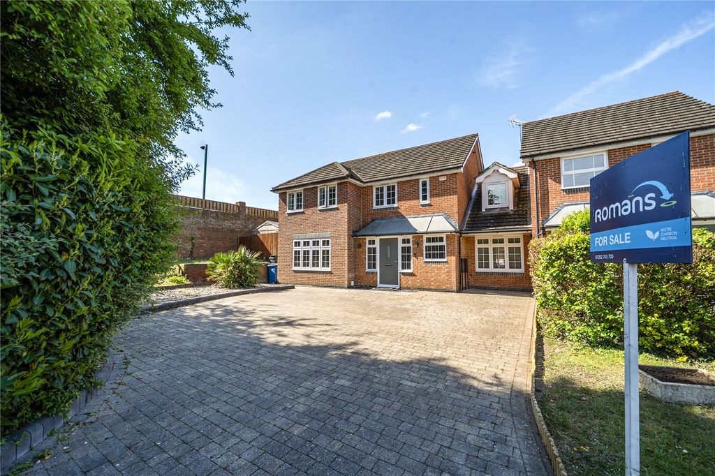 Additional image 8 of 5 bed link detached house for saleLower Canes, Yateley, Hampshire GU46