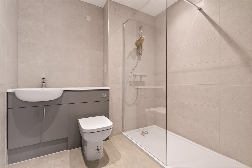 Additional image 10 of 2 bed flat for sale35 Lindfield Place, Worthing BN11