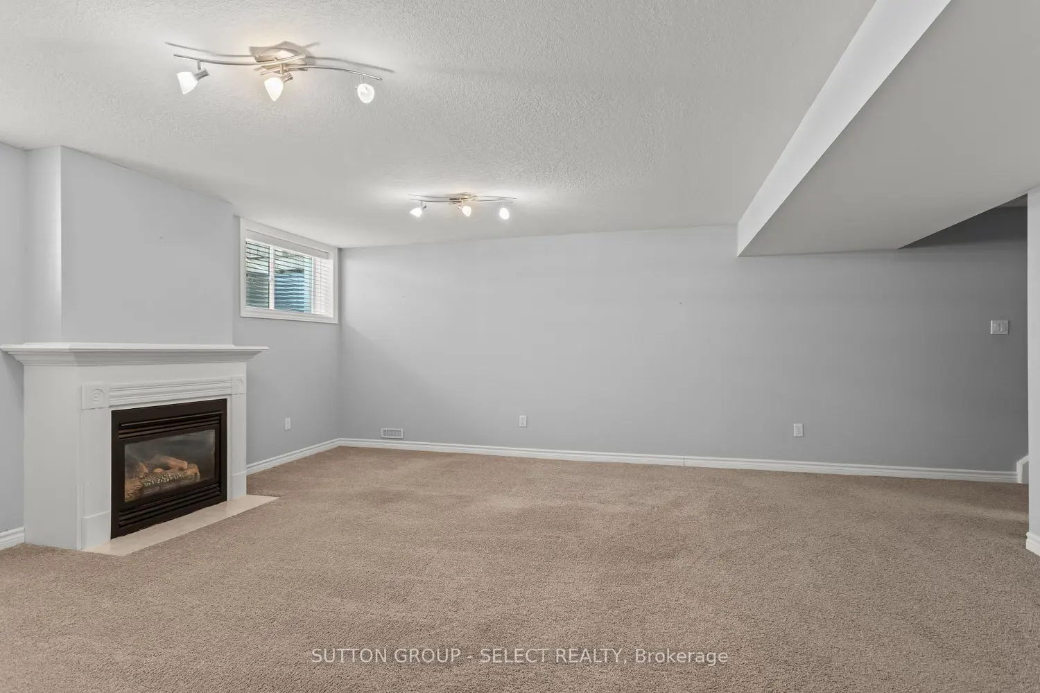 Additional image 14 of 2094 Denview Avenue