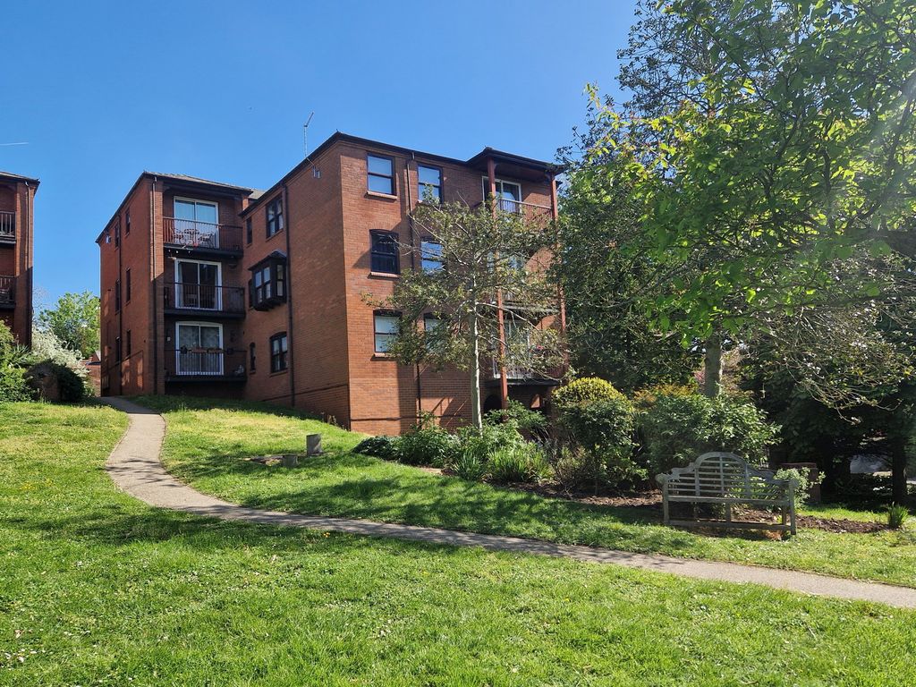 2 bed flat for saleApartment 17, Colehurst Park, Lansdowne Walk, Worcester. WR3