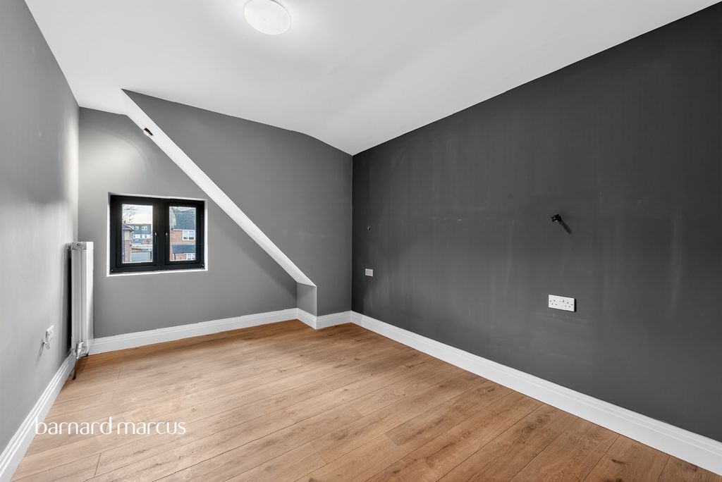 Additional image 11 of 5 bed detached house for saleFeltham Hill Road, Ashford TW15