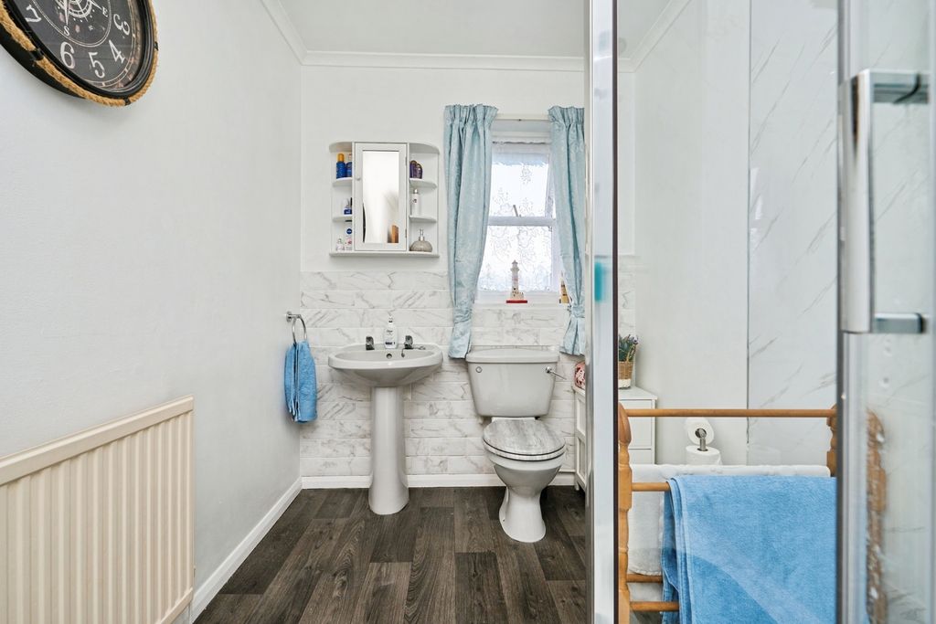 Additional image 13 of 2 bed maisonette for saleMedina Avenue, Newport, Isle Of Wight PO30