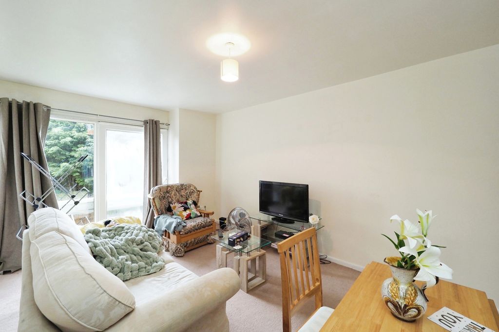 Additional image 2 of 1 bed flat for saleHotoft Road, Leicester, Leicestershire LE5