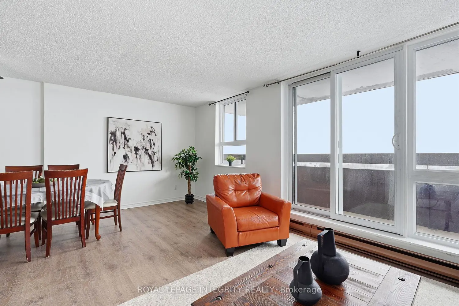 Additional image 3 of 2000 Jasmine Crescent 1110
