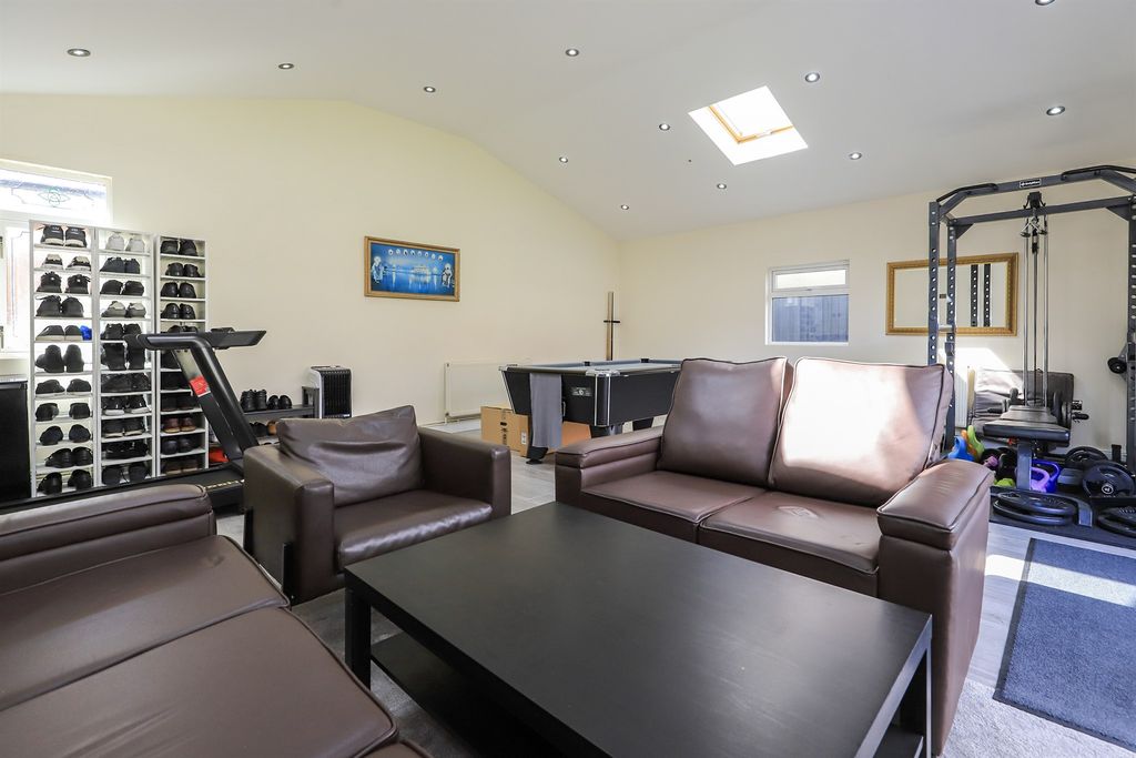 Additional image 18 of 4 bed semi-detached house for saleHonor Avenue, Goldthorn Park, Wolverhampton WV4