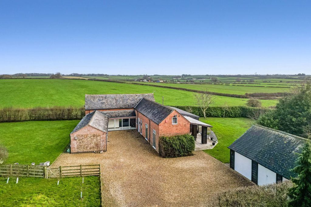 6 bed barn conversion for saleSutton Lane, Sutton In The Elms LE9 photo 4