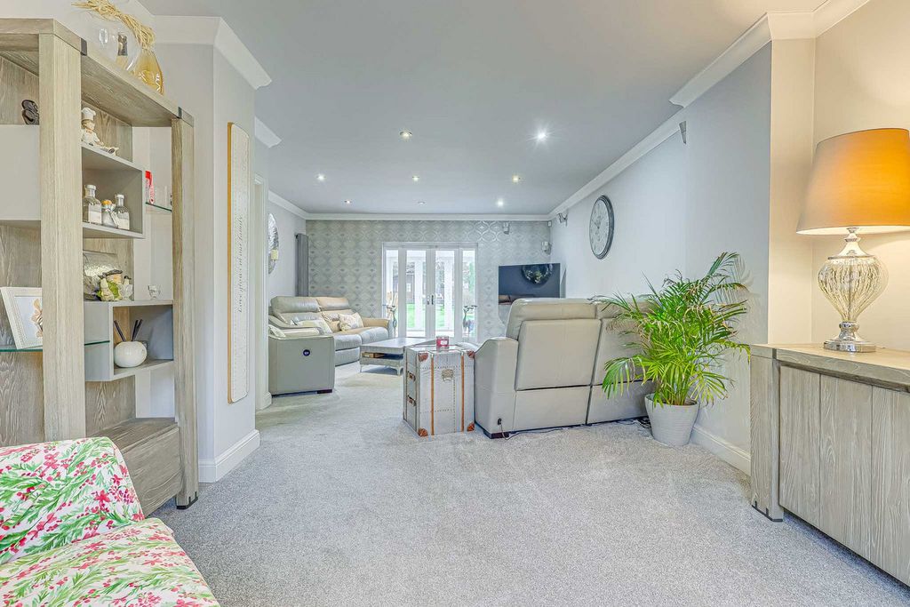 Additional image 3 of 4 bed detached house for saleCastledon Road, Wickford SS12