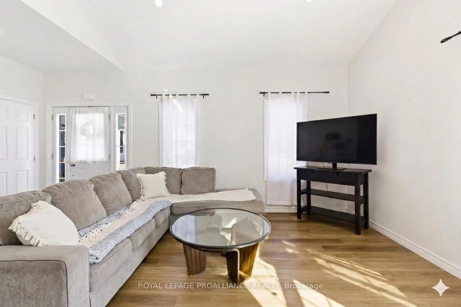 Additional image 7 of 300 Croft Street 202