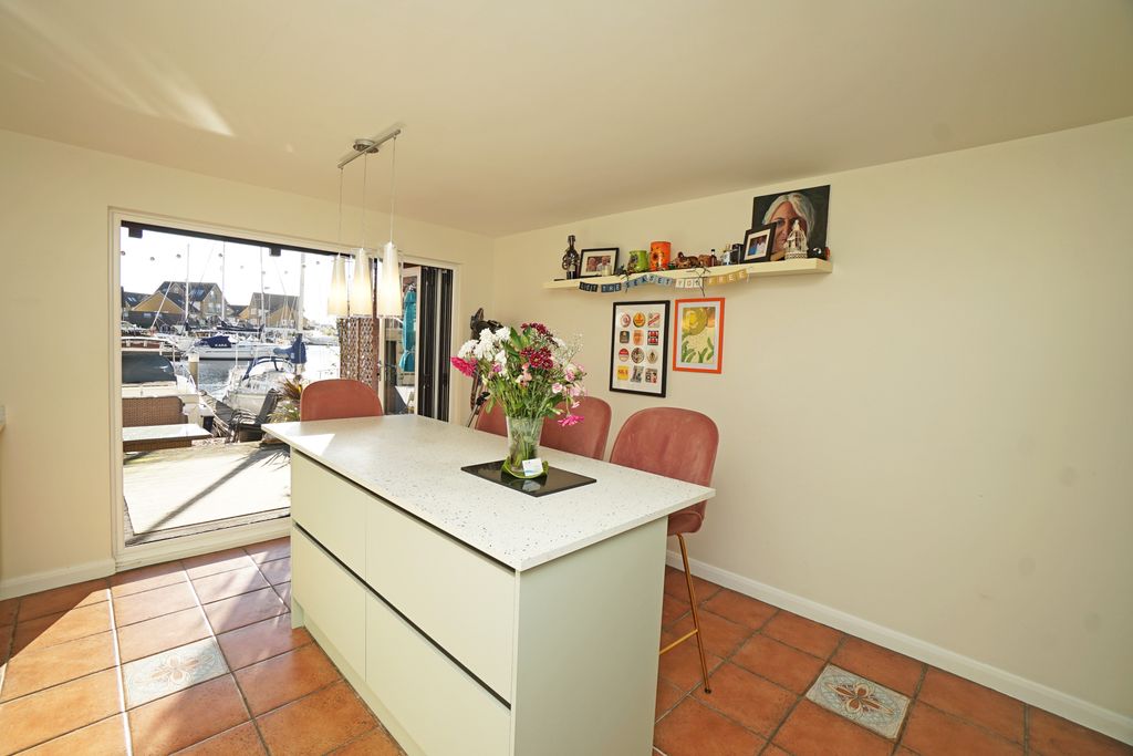 Additional image 7 of 3 bed town house for saleNewlyn Way, Port Solent PO6