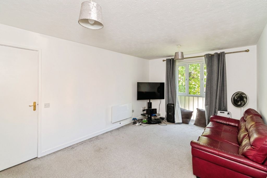 Additional image 5 of 2 bed flat for saleShirley Road, Southampton, Hampshire SO15