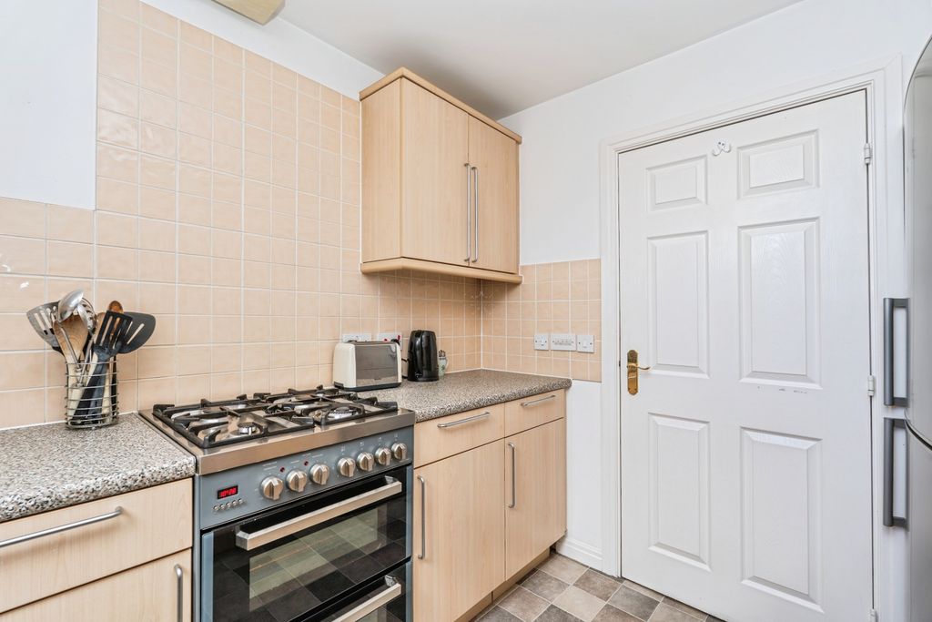 Additional image 10 of 2 bed flat for saleMarshall Square, Southampton SO15