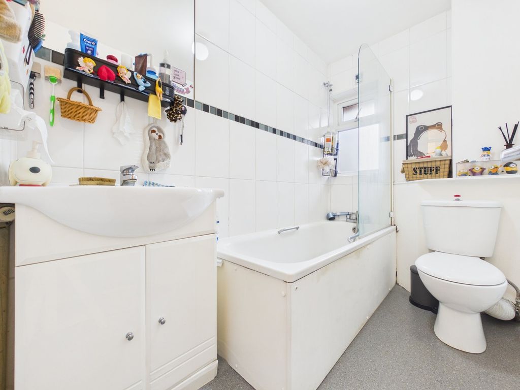 Additional image 6 of 3 bed flat for saleConvent Road, Ashford, Surrey TW15
