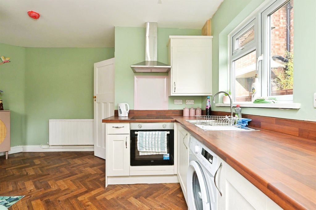 Additional image 10 of 3 bed semi-detached house for saleCrescent Close, Market Harborough LE16