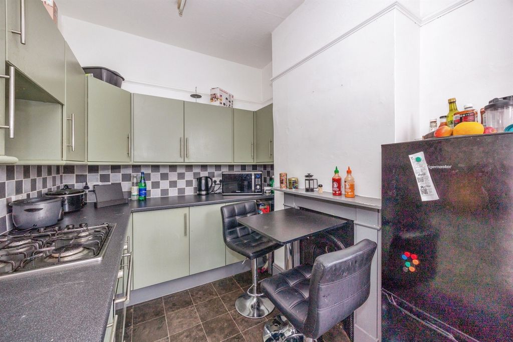 Additional image 6 of 2 bed flat for saleNorth End Avenue, Portsmouth PO2