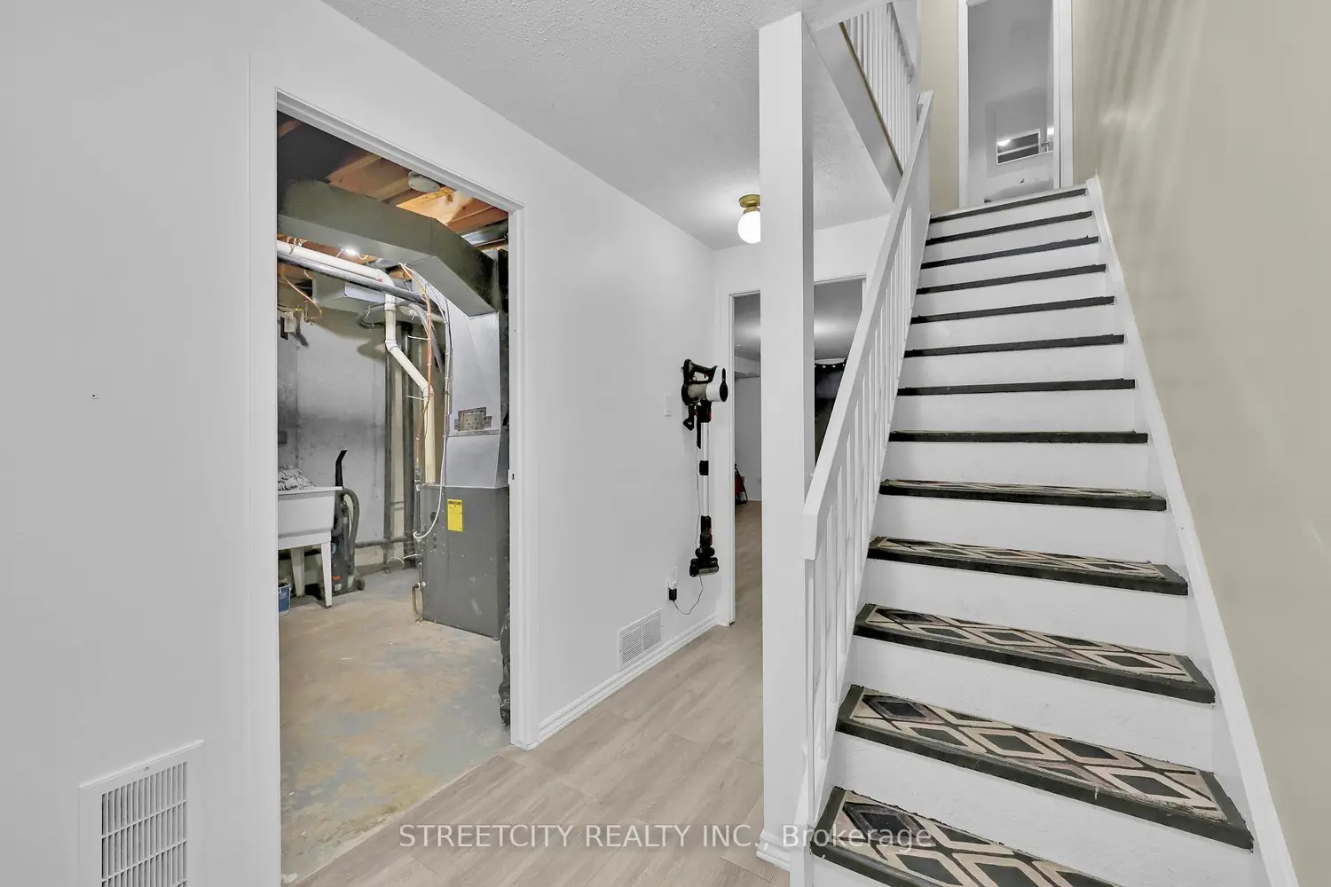 Additional image 18 of 253 Taylor Street 8