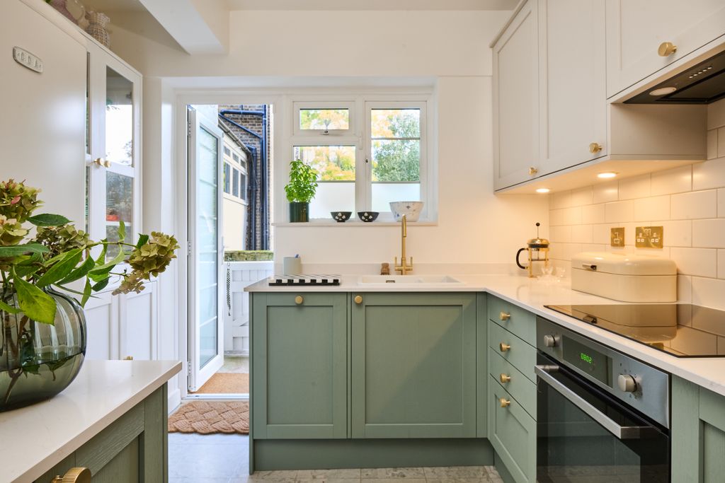 Additional image 2 of 2 bed flat for saleChurch Road, Richmond TW10