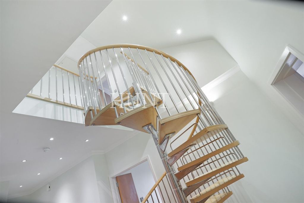 Additional image 10 of 4 bed flat for saleThe Manor, Repton Park, Woodford Green, Essex IG8