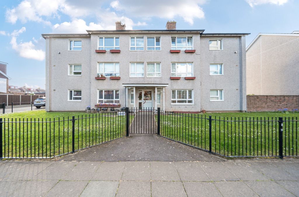 2 bed flat for saleLondon Road, Portsmouth, Hampshire PO2