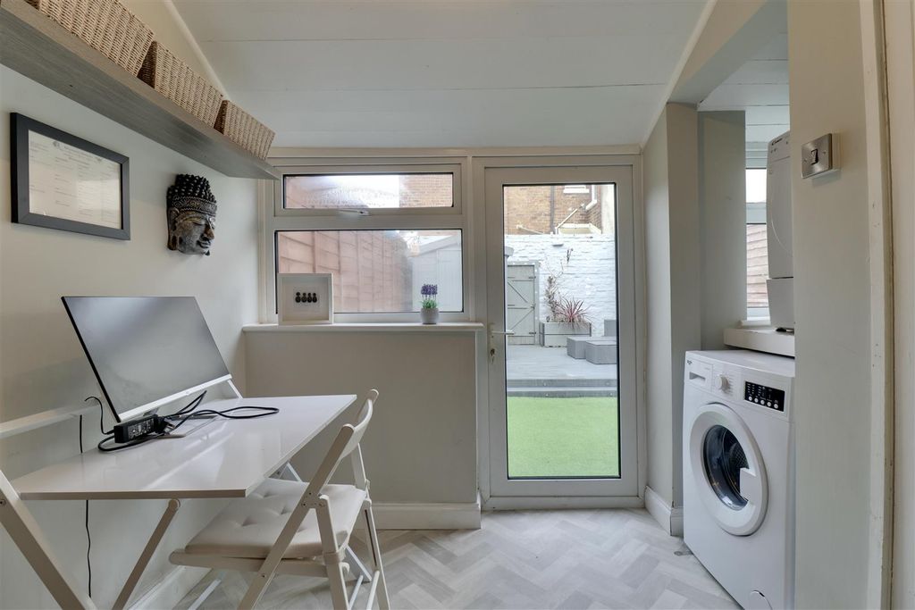 Additional image 10 of 3 bed property for saleHaslemere Road, Southsea PO4