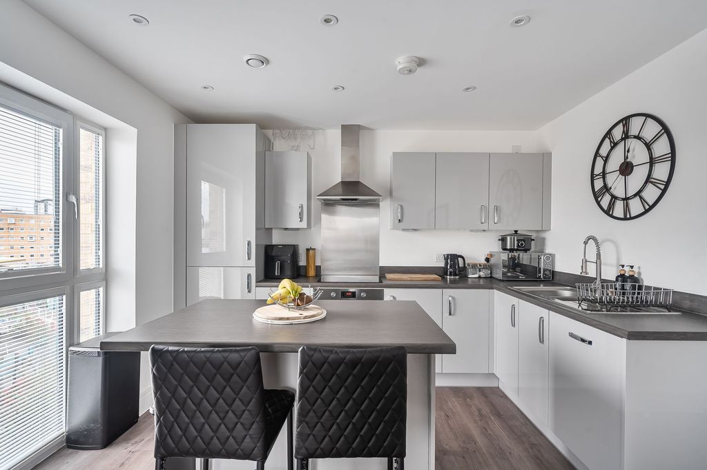 Additional image 2 of 2 bed flat for saleThomas Blake Avenue, Southampton SO14